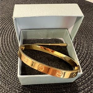 Dupe Gold Love Bracelet